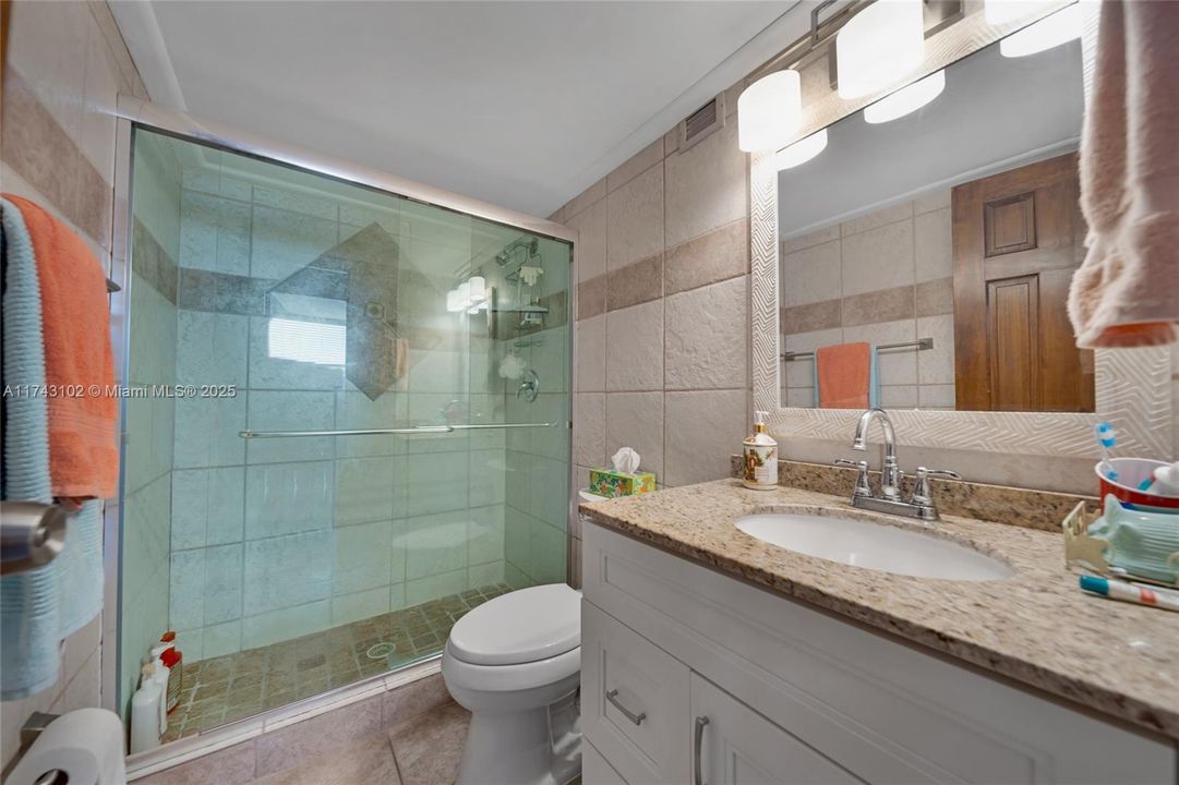 Recently Rented: $2,400 (2 beds, 2 baths, 1150 Square Feet)