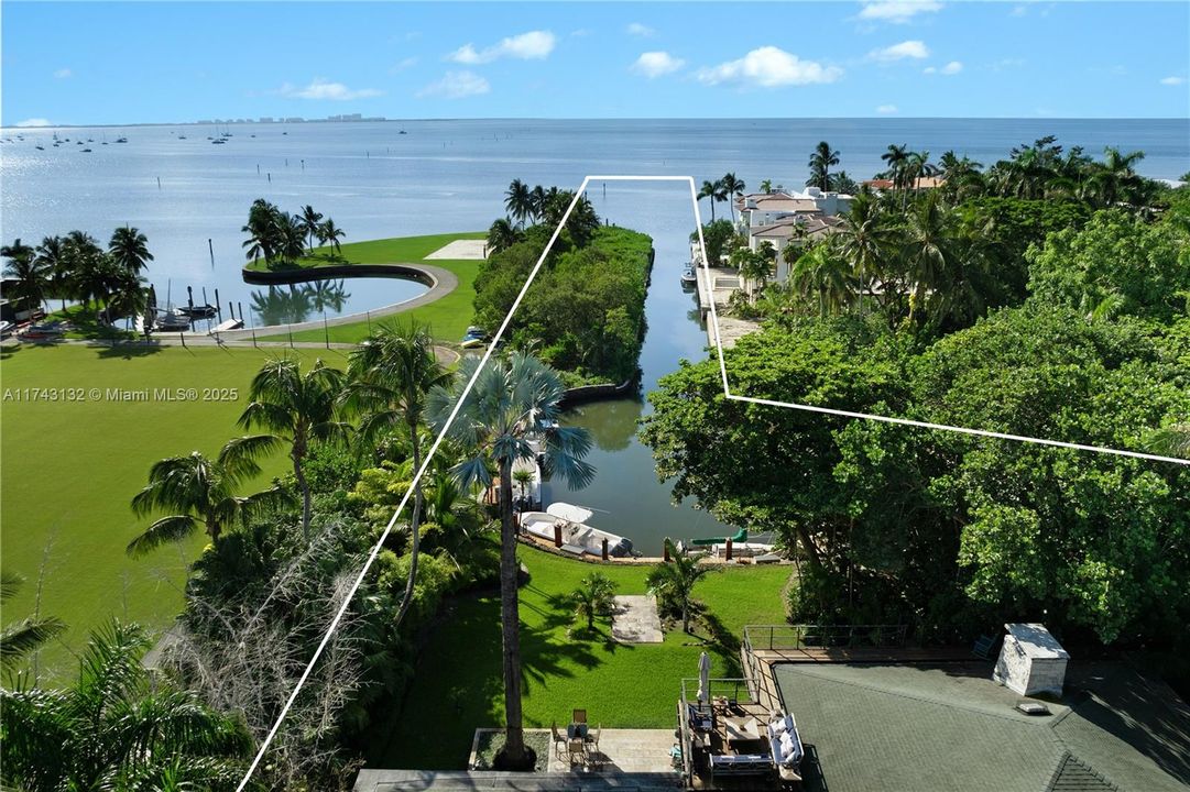 待售: $21,000,000 (2.45 acres)