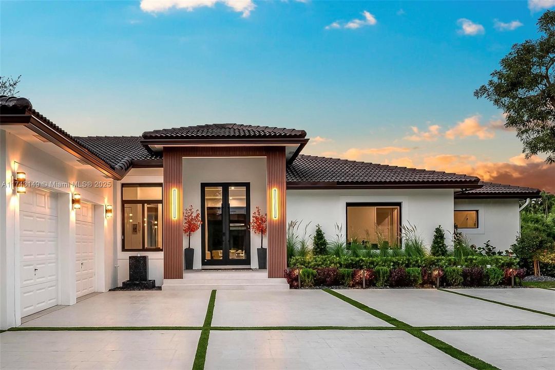 最近售出: $2,499,999 (5 贝兹, 4 浴室, 4501 平方英尺)