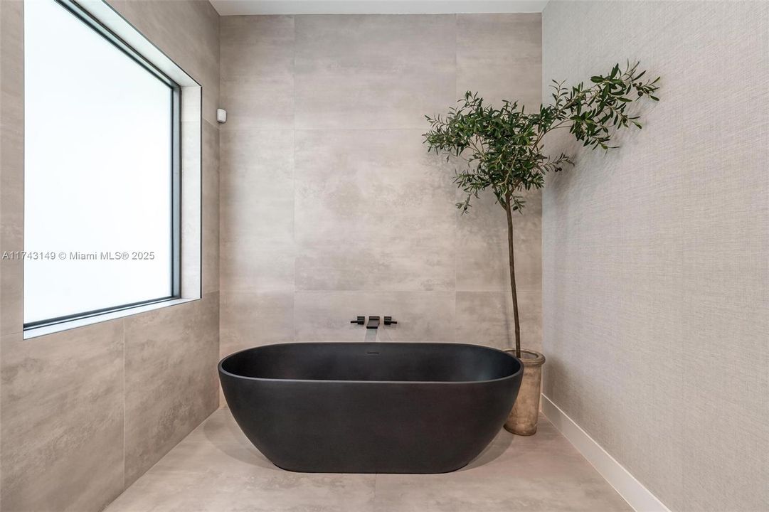 最近售出: $2,499,999 (5 贝兹, 4 浴室, 4501 平方英尺)