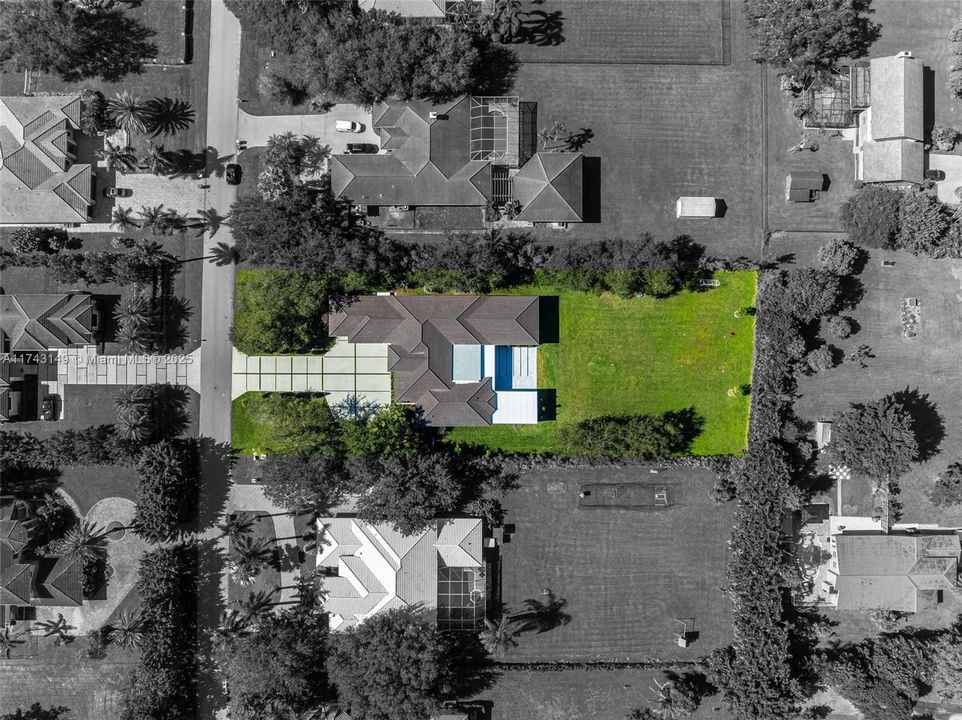 最近售出: $2,499,999 (5 贝兹, 4 浴室, 4501 平方英尺)