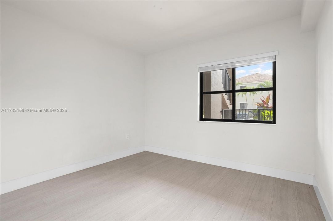 На продажу: $287,000 (2 спален, 2 ванн, 809 Квадратных фут)