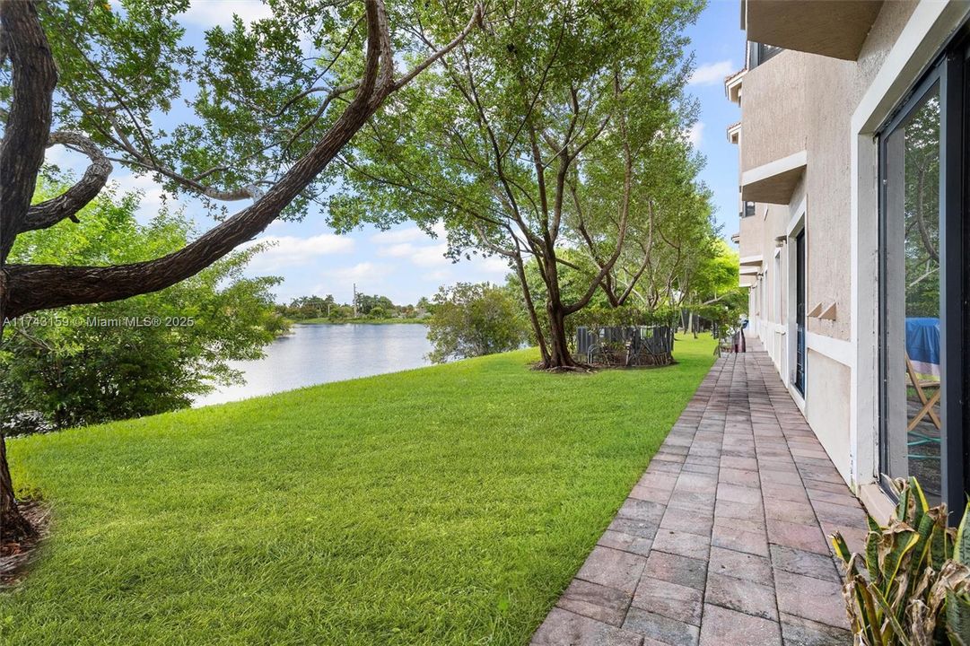 На продажу: $287,000 (2 спален, 2 ванн, 809 Квадратных фут)