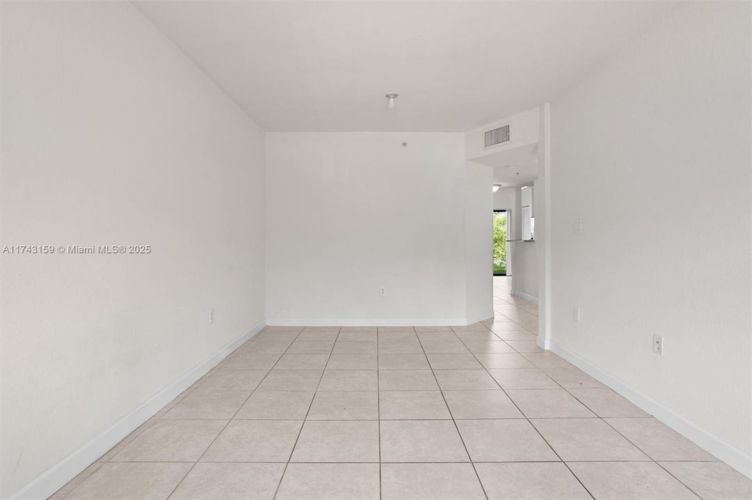 На продажу: $287,000 (2 спален, 2 ванн, 809 Квадратных фут)