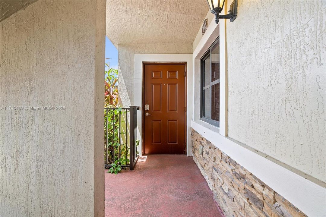 На продажу: $287,000 (2 спален, 2 ванн, 809 Квадратных фут)