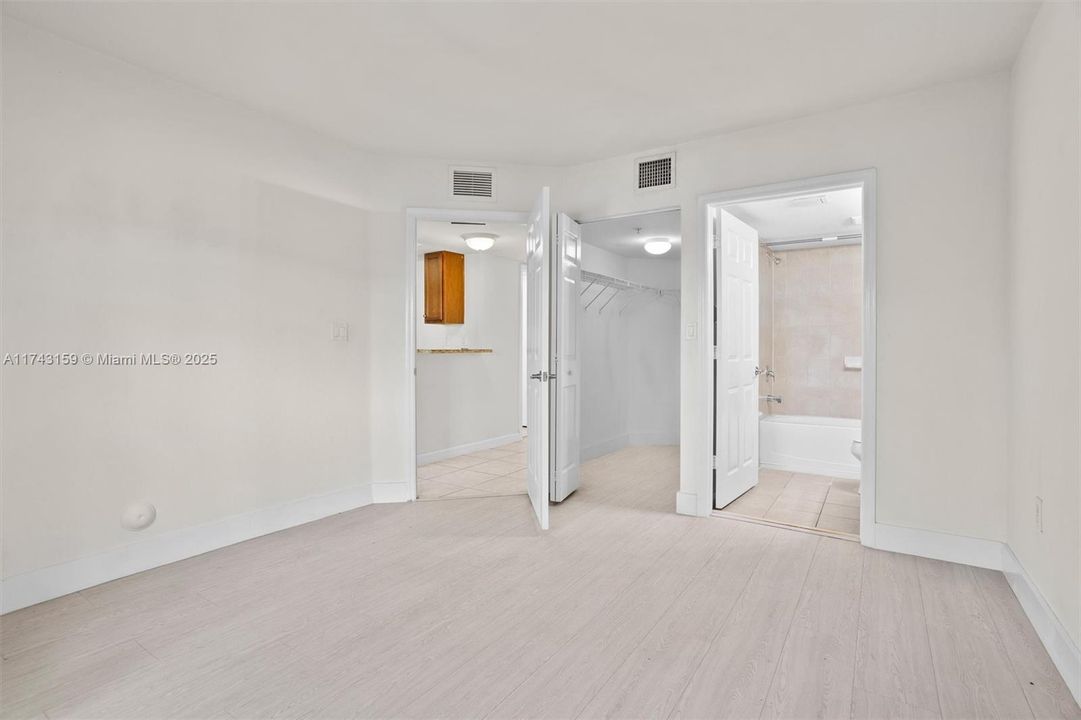 На продажу: $287,000 (2 спален, 2 ванн, 809 Квадратных фут)