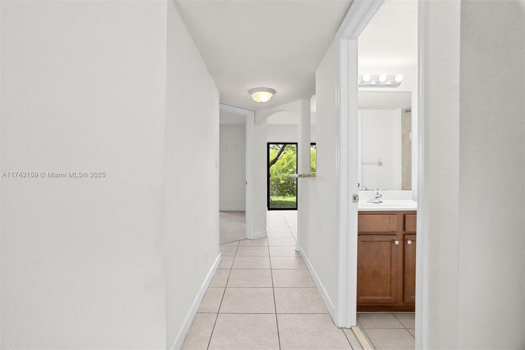 На продажу: $287,000 (2 спален, 2 ванн, 809 Квадратных фут)