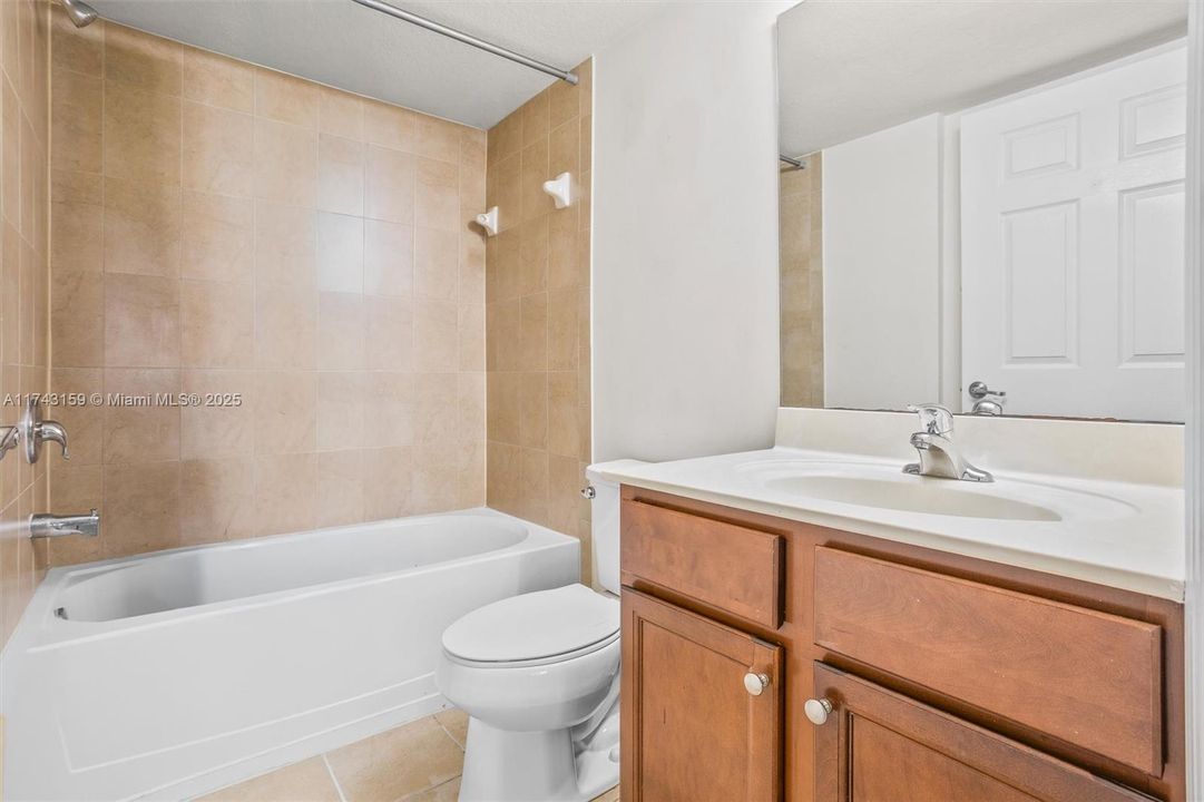 На продажу: $287,000 (2 спален, 2 ванн, 809 Квадратных фут)