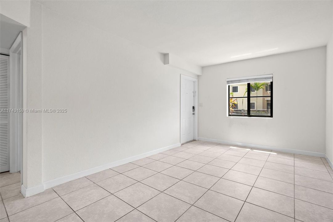 На продажу: $287,000 (2 спален, 2 ванн, 809 Квадратных фут)