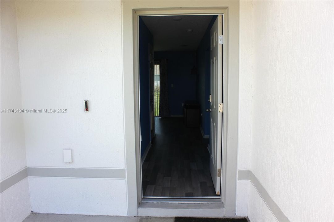 Active With Contract: $370,990 (3 beds, 2 baths, 1284 Square Feet)