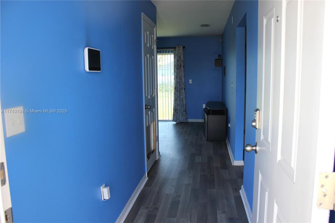 Active With Contract: $370,990 (3 beds, 2 baths, 1284 Square Feet)