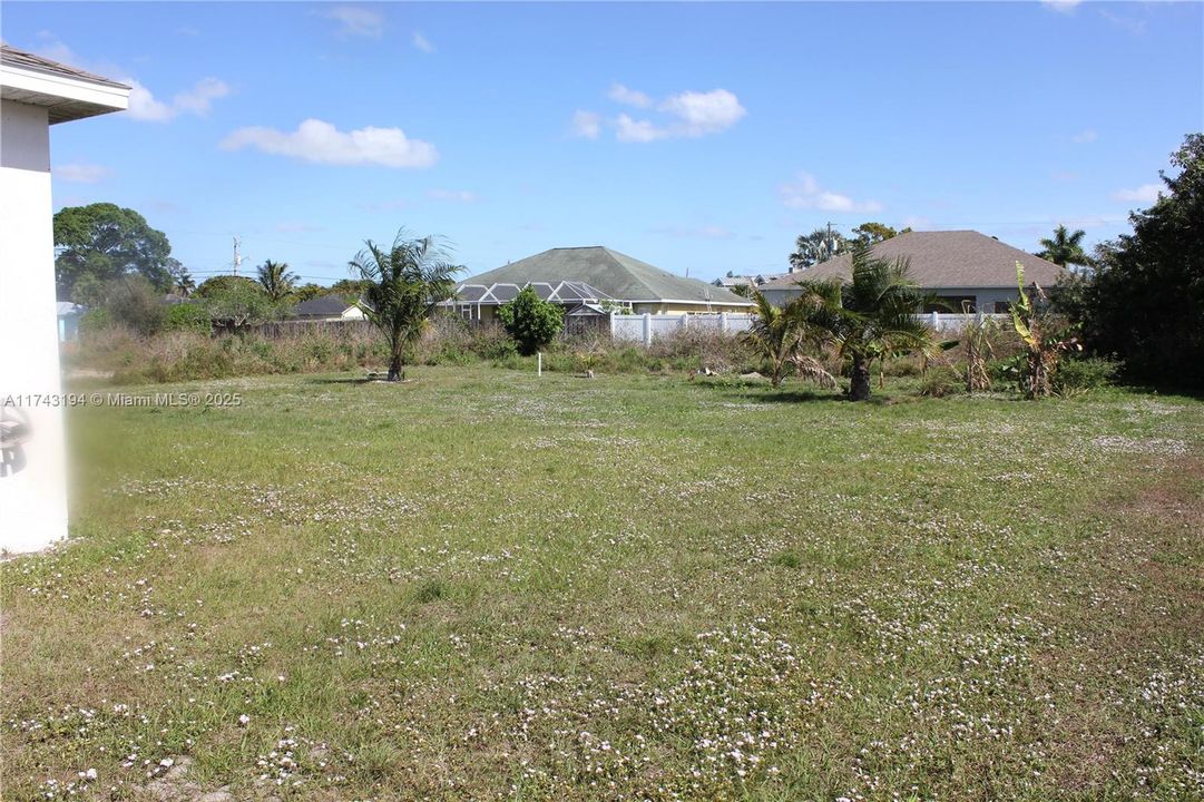 Active With Contract: $370,990 (3 beds, 2 baths, 1284 Square Feet)