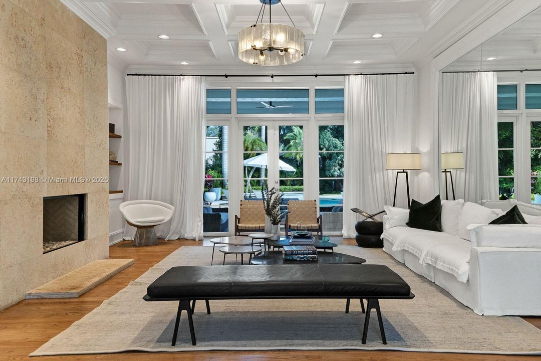 На продажу: $12,950,000 (7 спален, 7 ванн, 9426 Квадратных фут)