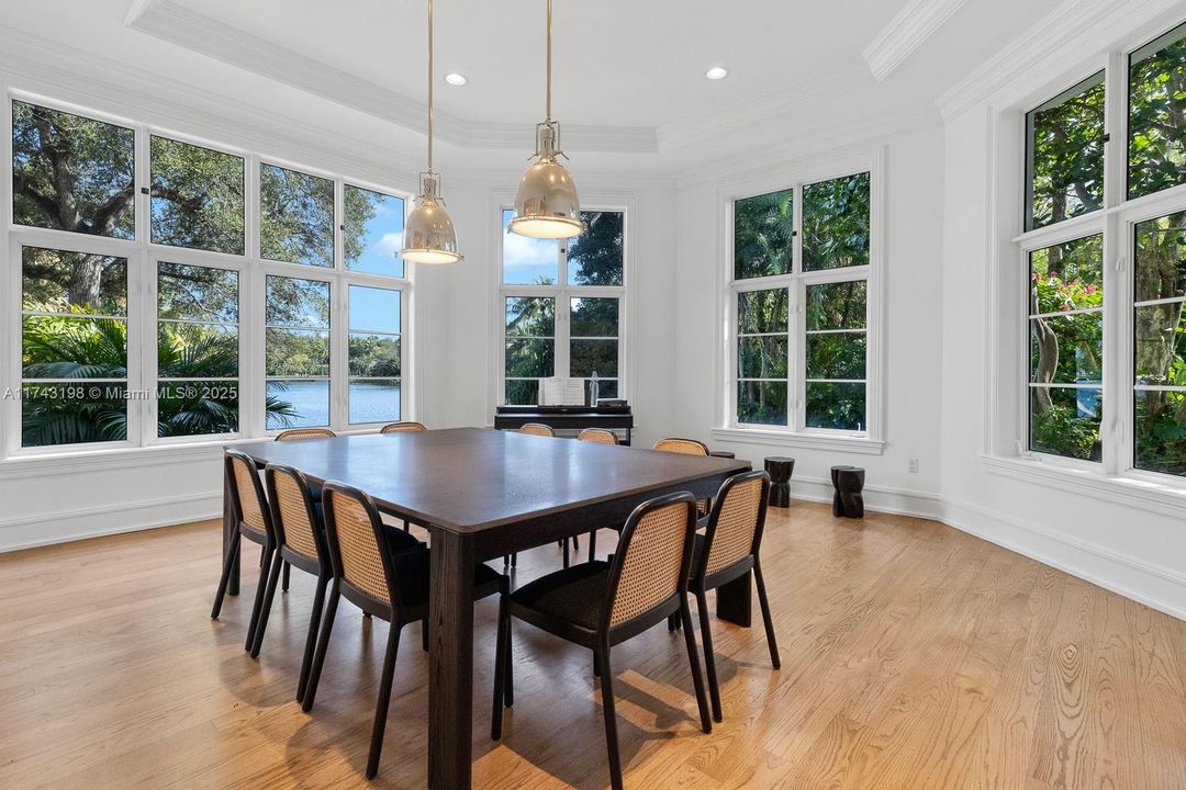 На продажу: $12,950,000 (7 спален, 7 ванн, 9426 Квадратных фут)