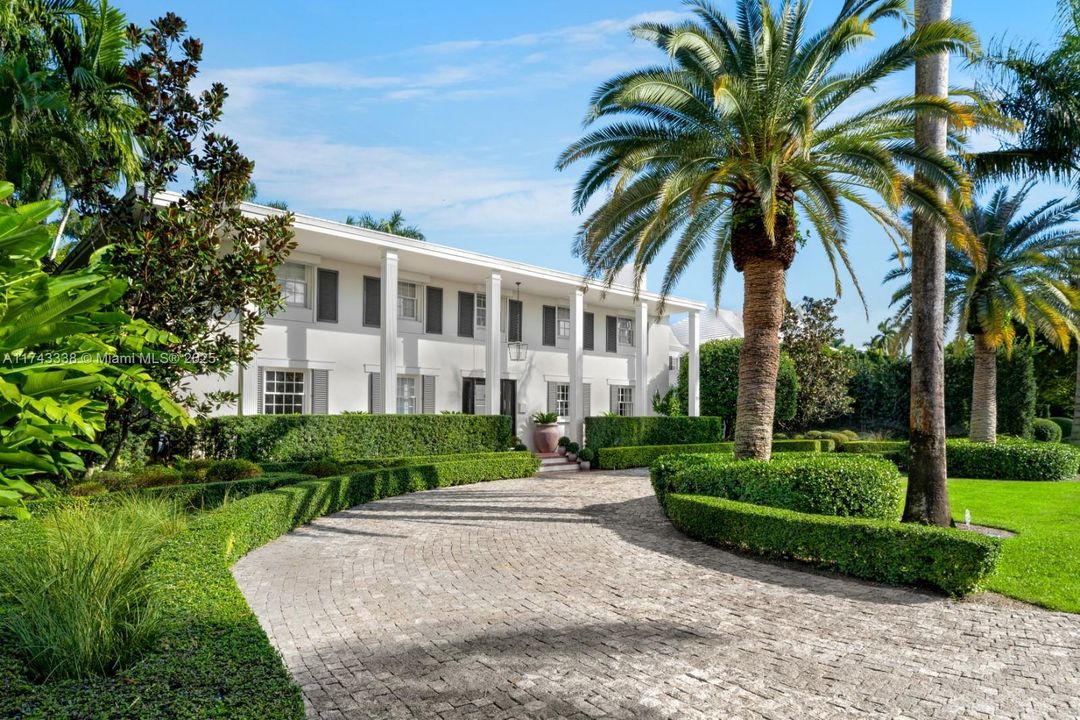 Под контрактом: $11,500,000 (7 спален, 5 ванн, 5472 Квадратных фут)