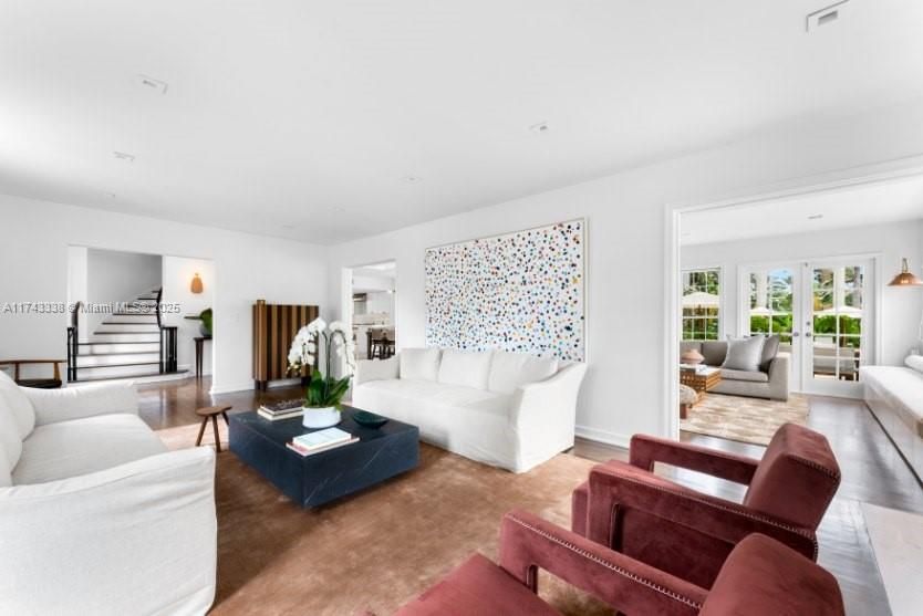 Под контрактом: $11,500,000 (7 спален, 5 ванн, 5472 Квадратных фут)