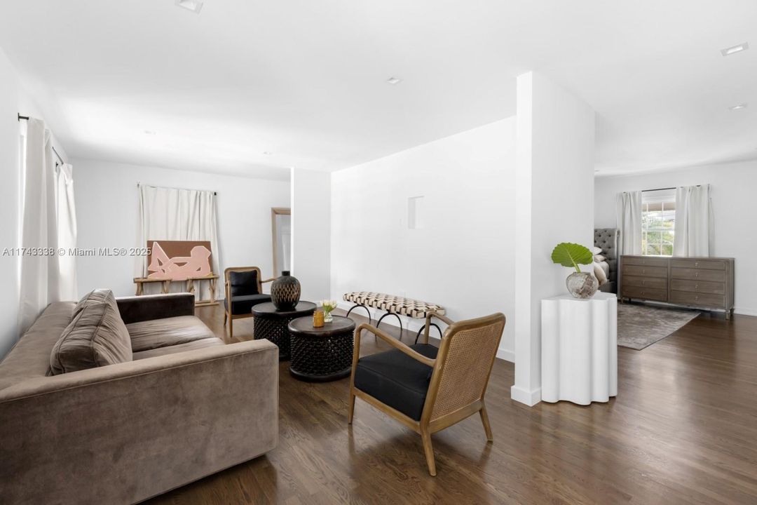 Под контрактом: $11,500,000 (7 спален, 5 ванн, 5472 Квадратных фут)