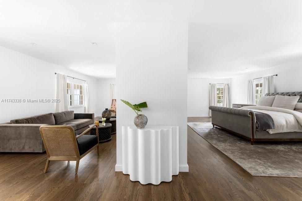 Под контрактом: $11,500,000 (7 спален, 5 ванн, 5472 Квадратных фут)