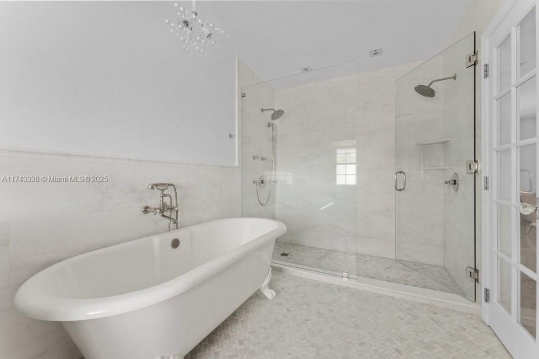 Под контрактом: $11,500,000 (7 спален, 5 ванн, 5472 Квадратных фут)