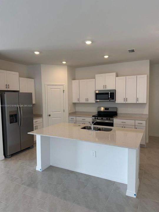 最近租的: $2,400 (4 贝兹, 2 浴室, 0 平方英尺)