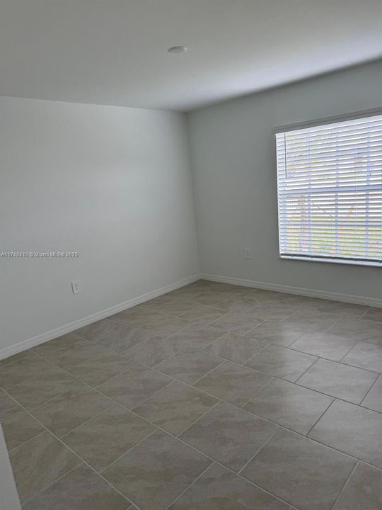 最近租的: $2,400 (4 贝兹, 2 浴室, 0 平方英尺)