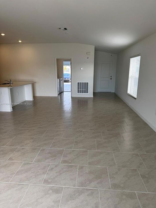 最近租的: $2,400 (4 贝兹, 2 浴室, 0 平方英尺)