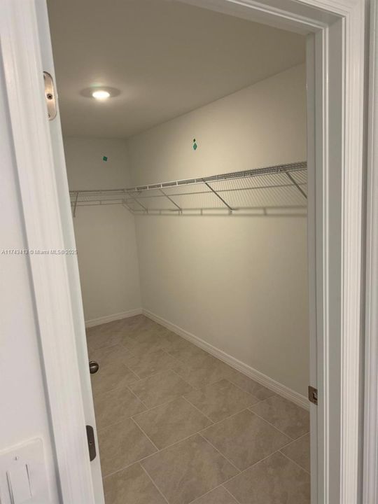 最近租的: $2,400 (4 贝兹, 2 浴室, 0 平方英尺)