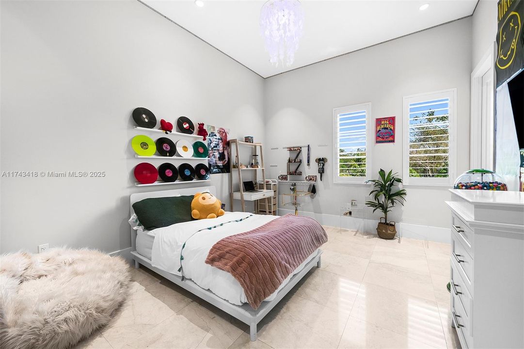 Недавно арендовано: $34,000 (6 спален, 6 ванн, 7255 Квадратных фут)