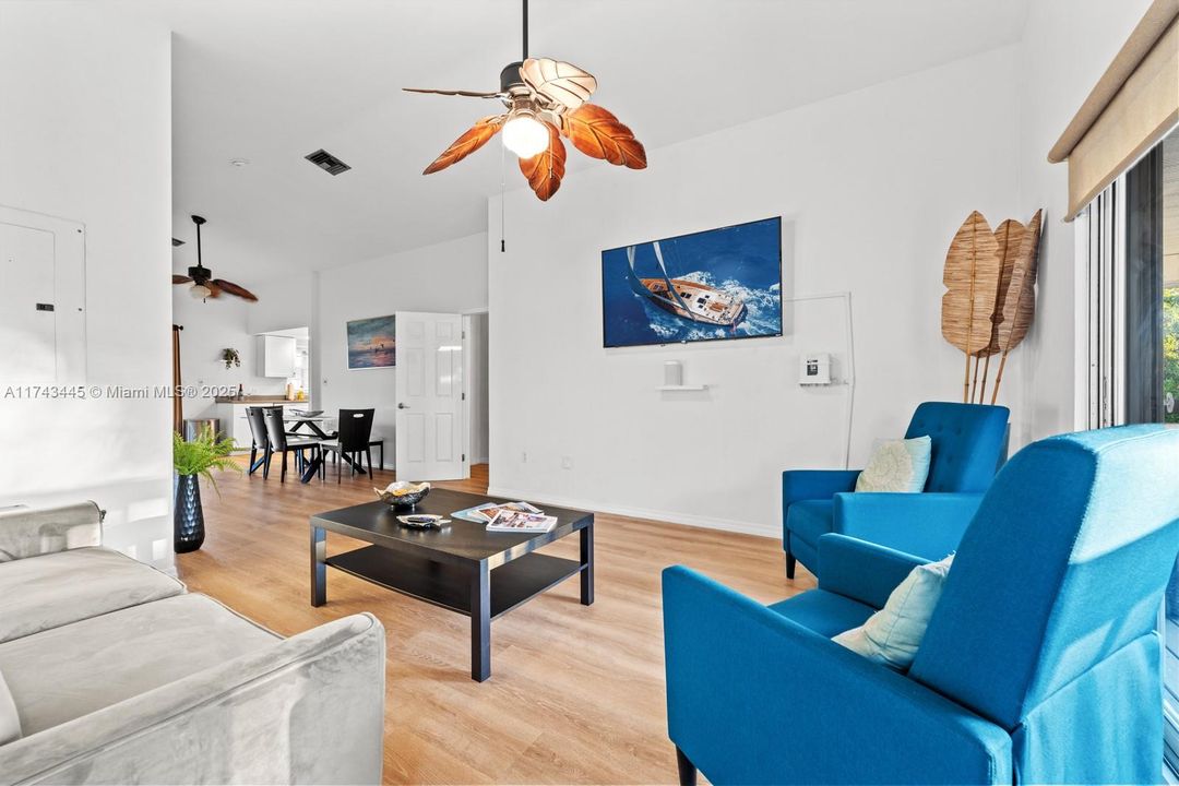 待售: $840,000 (2 贝兹, 2 浴室, 1048 平方英尺)