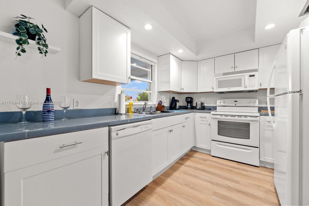 待售: $840,000 (2 贝兹, 2 浴室, 1048 平方英尺)