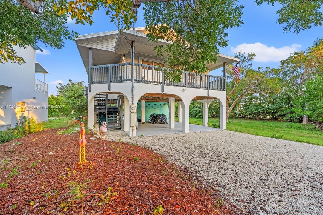 待售: $840,000 (2 贝兹, 2 浴室, 1048 平方英尺)