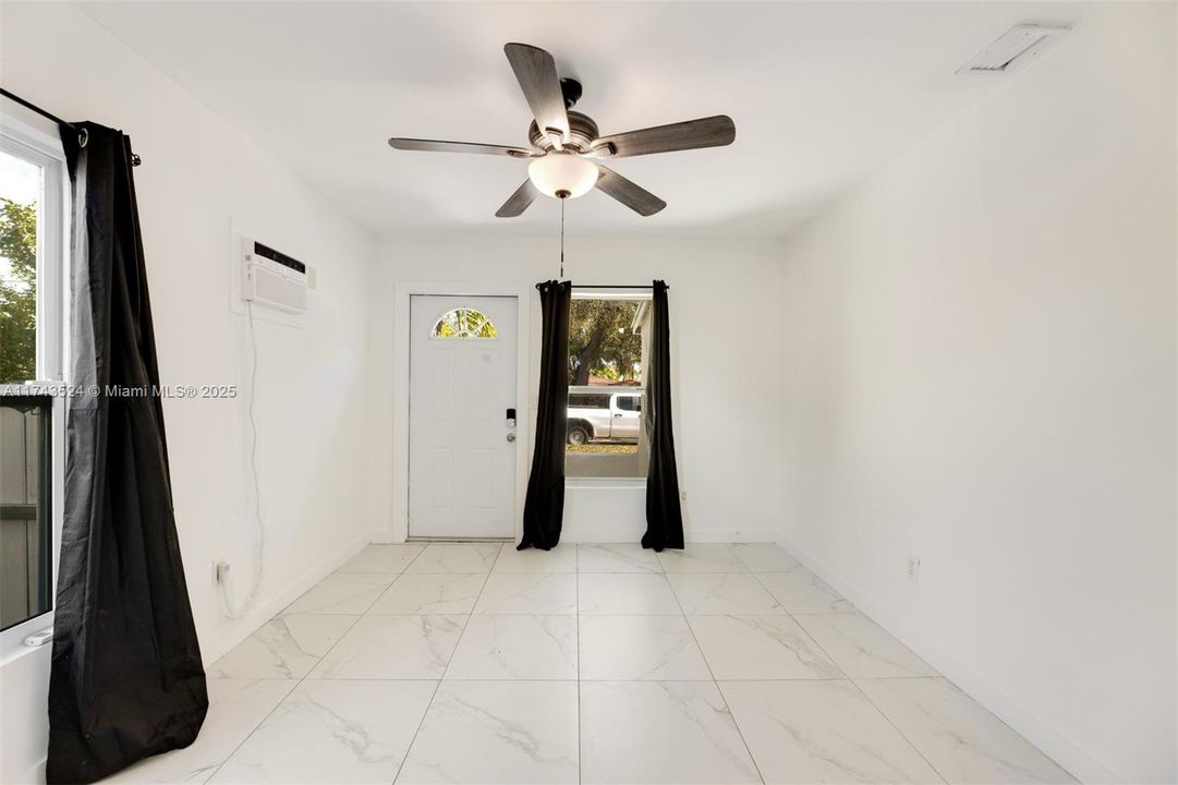 Recientemente alquilado: $4,900 (4 camas, 2 baños, 1453 Pies cuadrados)