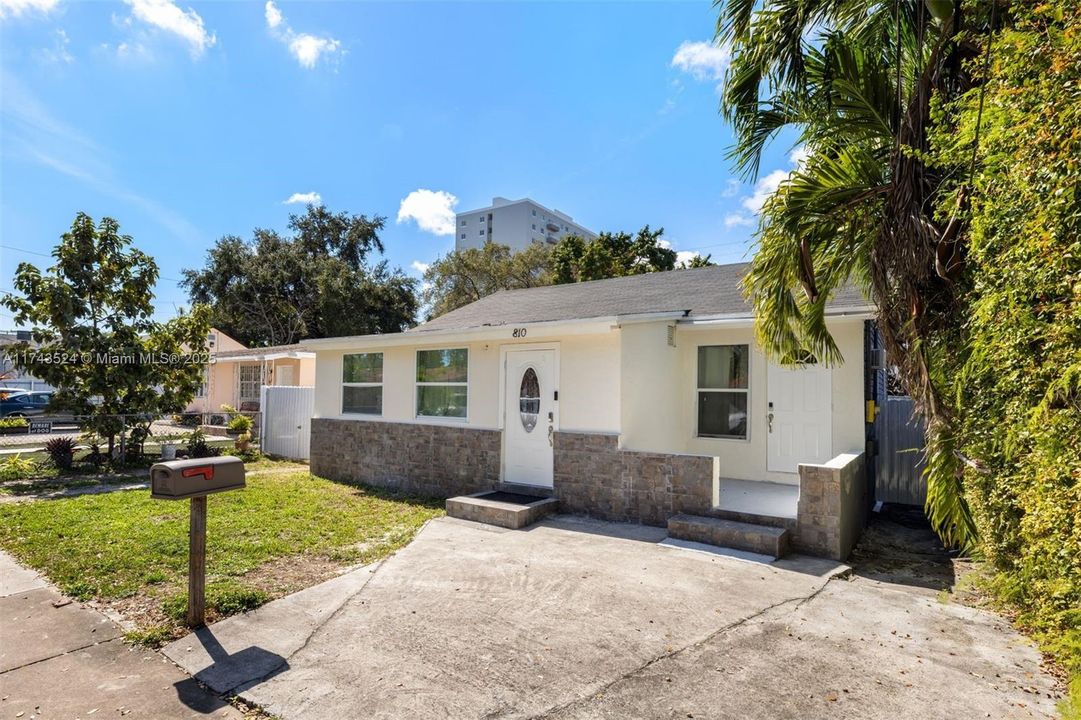 Recientemente alquilado: $4,900 (4 camas, 2 baños, 1453 Pies cuadrados)