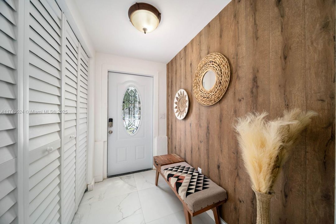 Recientemente alquilado: $4,900 (4 camas, 2 baños, 1453 Pies cuadrados)