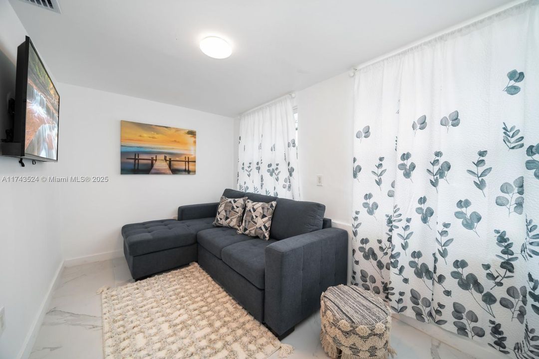 Recientemente alquilado: $4,900 (4 camas, 2 baños, 1453 Pies cuadrados)