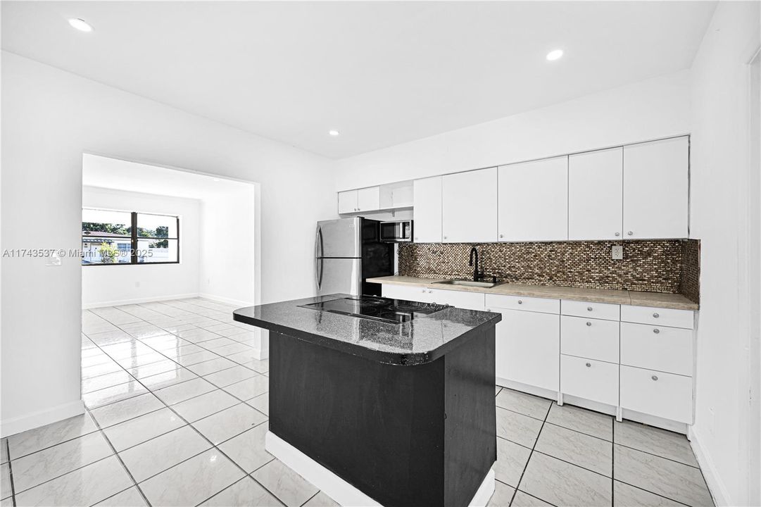 Recently Sold: $615,000 (0 beds, 0 baths, 1740 Square Feet)