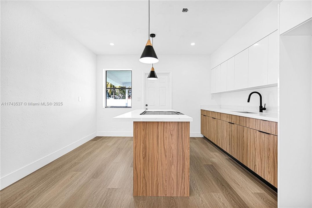 Recently Sold: $615,000 (0 beds, 0 baths, 1740 Square Feet)