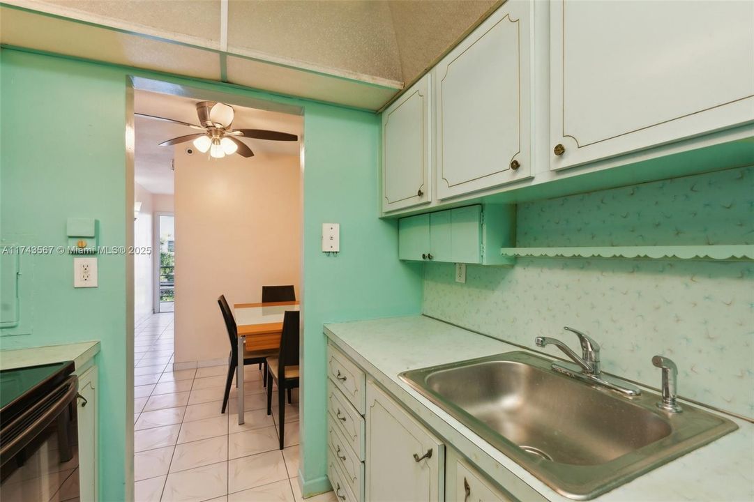 На продажу: $60,000 (1 спален, 1 ванн, 688 Квадратных фут)