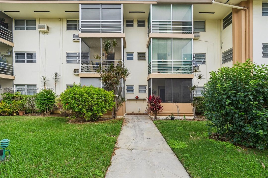 На продажу: $60,000 (1 спален, 1 ванн, 688 Квадратных фут)