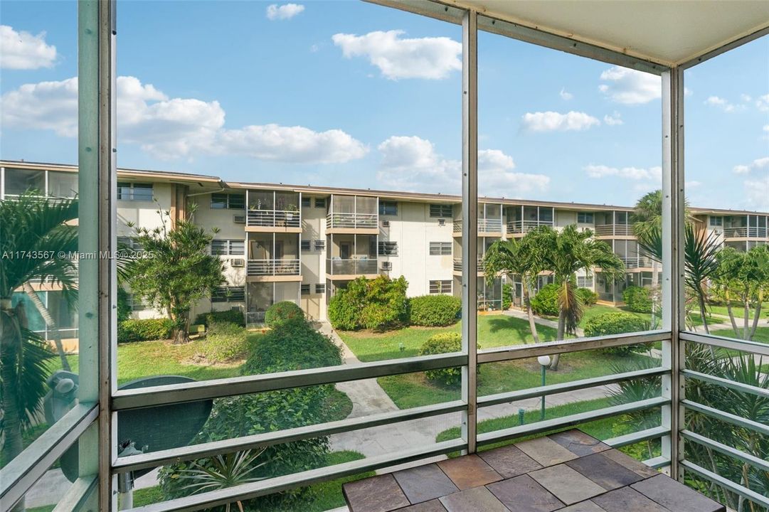 На продажу: $60,000 (1 спален, 1 ванн, 688 Квадратных фут)