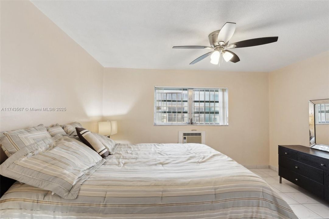 На продажу: $60,000 (1 спален, 1 ванн, 688 Квадратных фут)