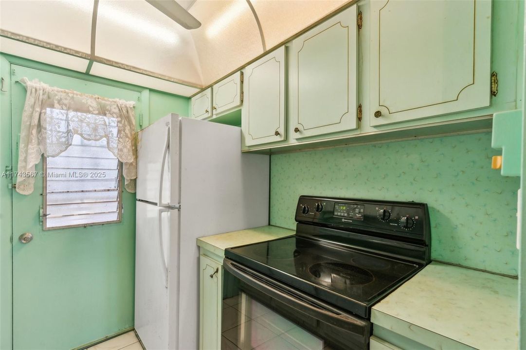 На продажу: $60,000 (1 спален, 1 ванн, 688 Квадратных фут)