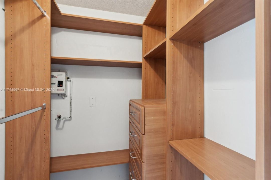 На продажу: $60,000 (1 спален, 1 ванн, 688 Квадратных фут)