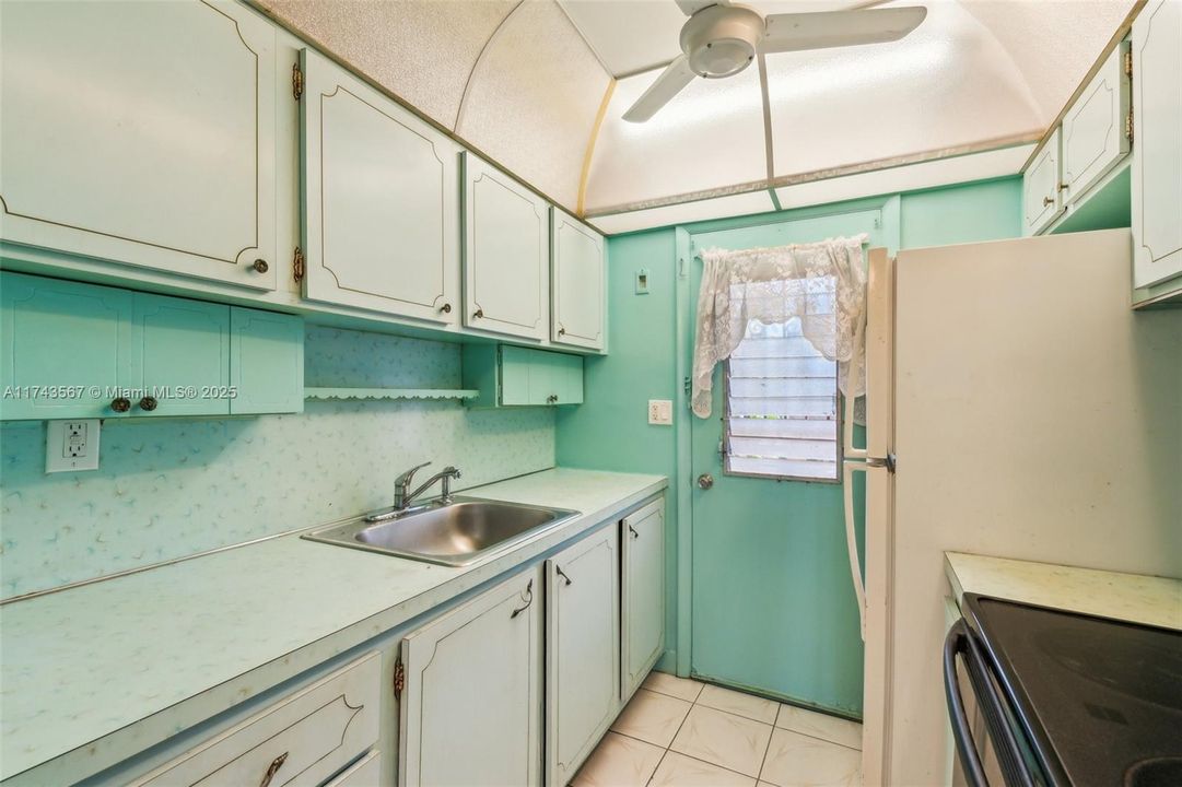 На продажу: $60,000 (1 спален, 1 ванн, 688 Квадратных фут)