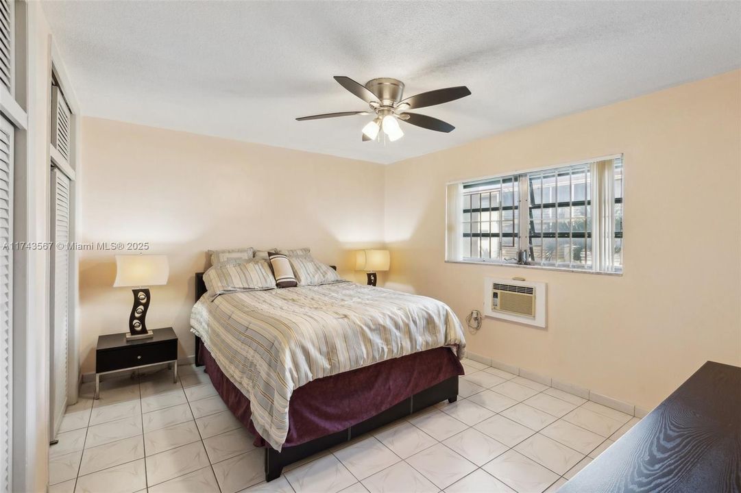 На продажу: $60,000 (1 спален, 1 ванн, 688 Квадратных фут)