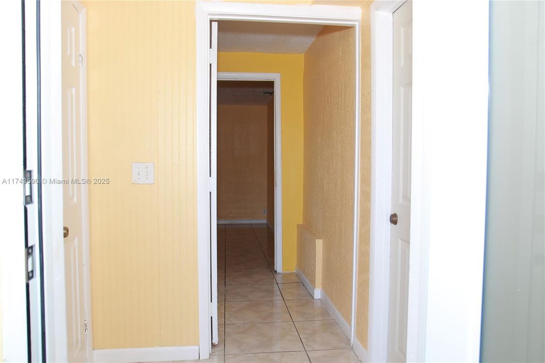 Recientemente alquilado: $1,000 (1 camas, 1 baños, 1810 Pies cuadrados)