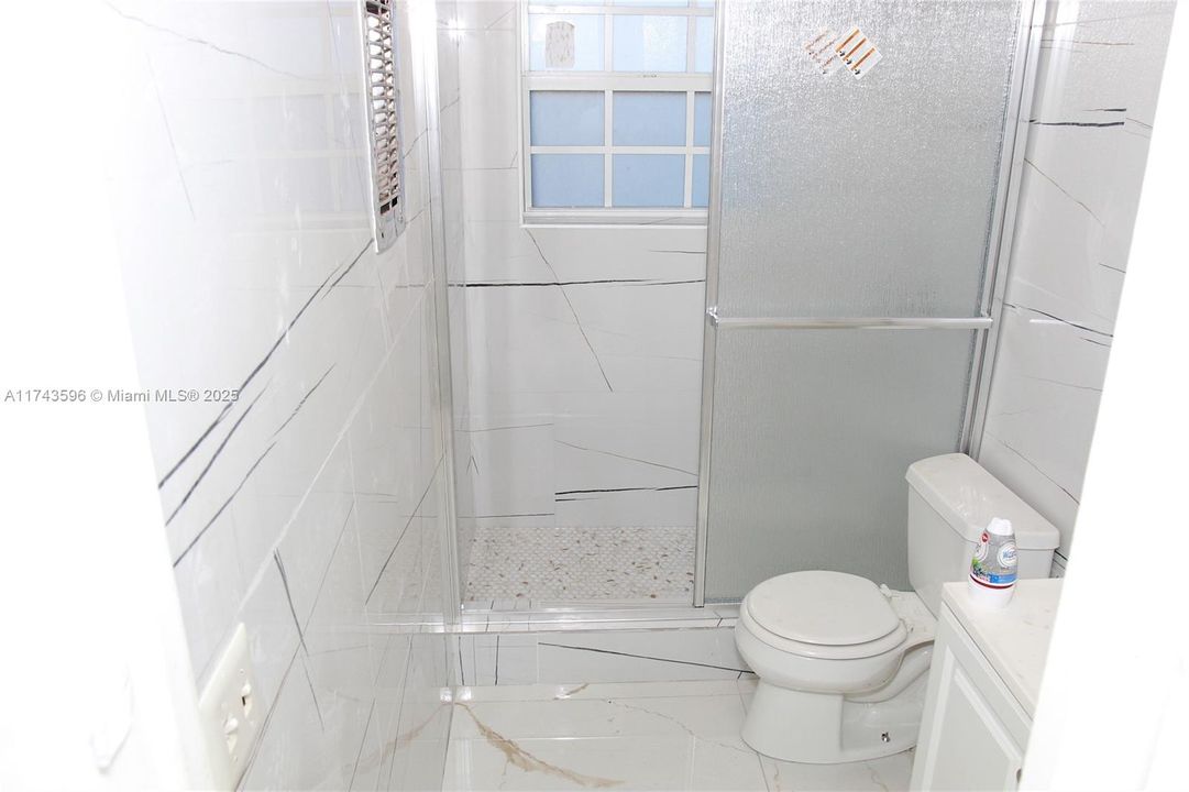 Recientemente alquilado: $1,000 (1 camas, 1 baños, 1810 Pies cuadrados)