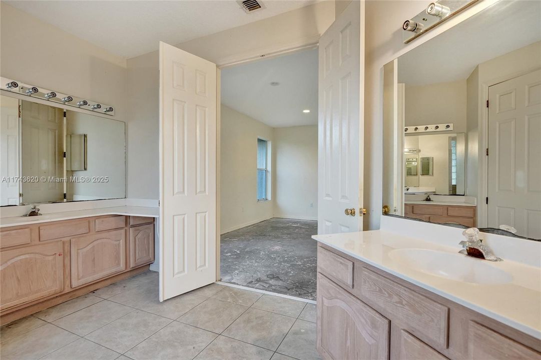 Recently Sold: $364,950 (4 beds, 4 baths, 3342 Square Feet)