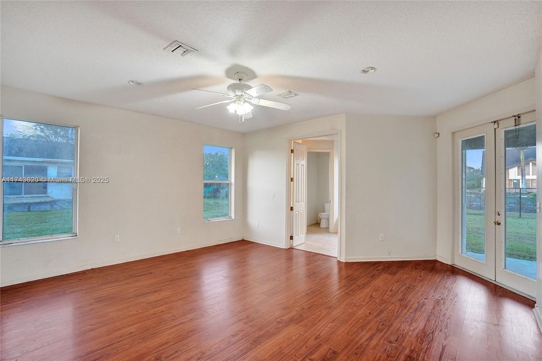 Recently Sold: $364,950 (4 beds, 4 baths, 3342 Square Feet)