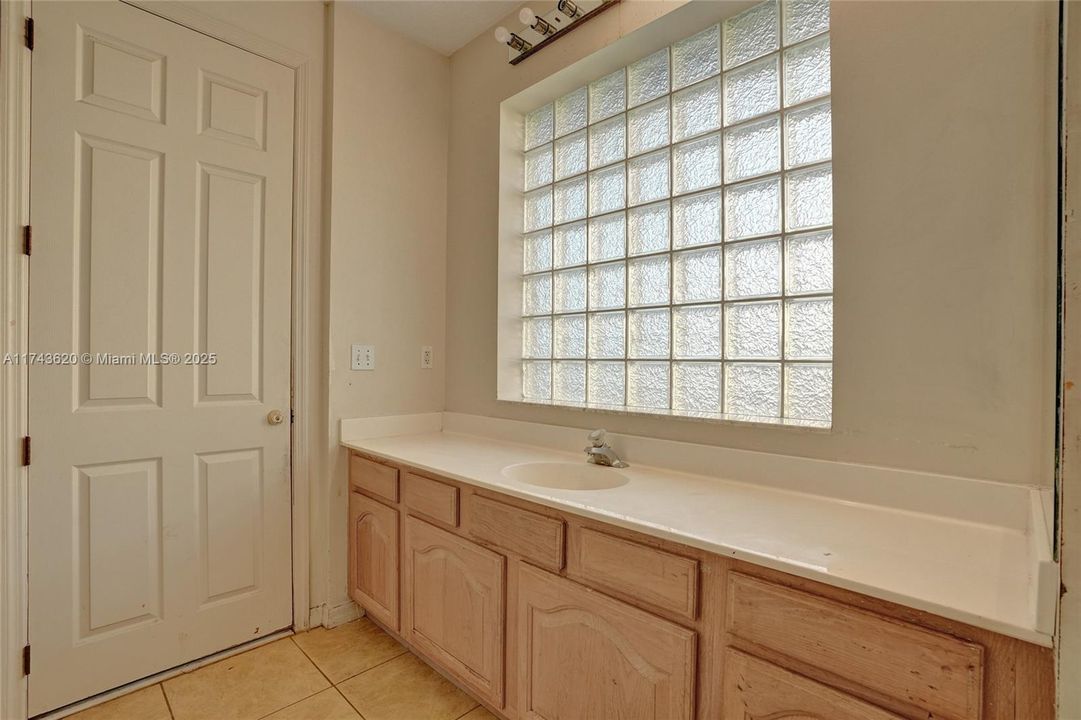 Recently Sold: $364,950 (4 beds, 4 baths, 3342 Square Feet)